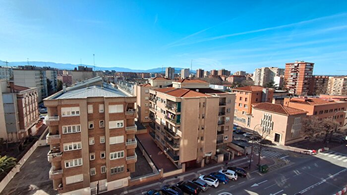 Casas en venta y pisos alquiler - 1