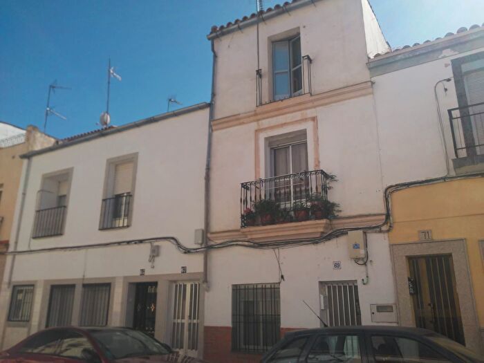 Casas en venta y pisos alquiler - 1