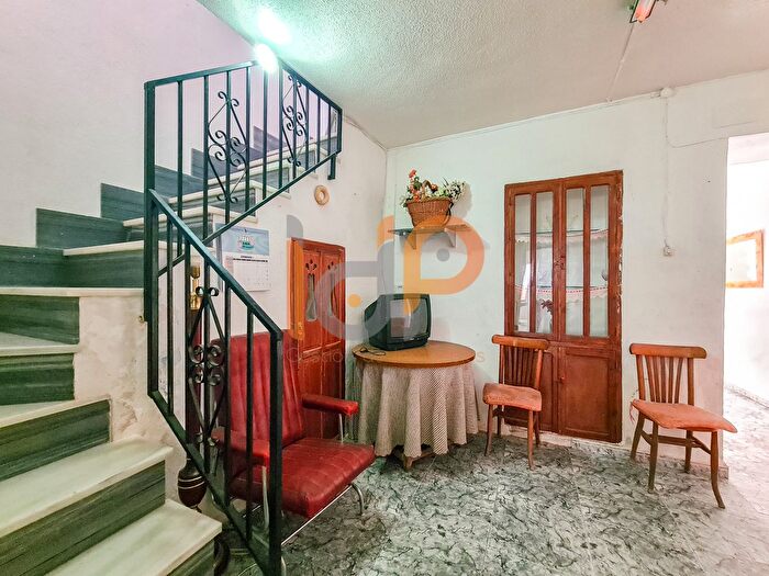 Casas en venta y pisos alquiler - 3