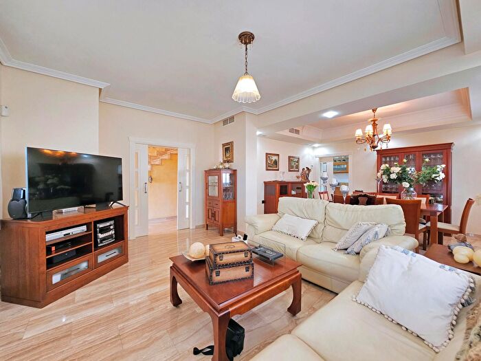 Casas en venta y pisos alquiler - 1
