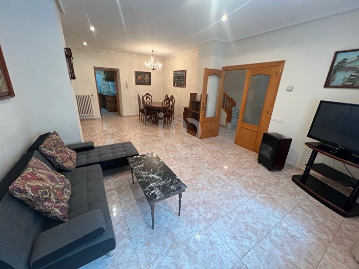 Casa en venta en Daimiel, Ciudad Real de 6 habitaciones