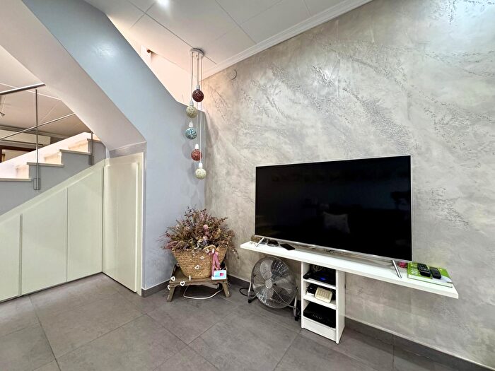 Casas en venta y pisos alquiler - 3