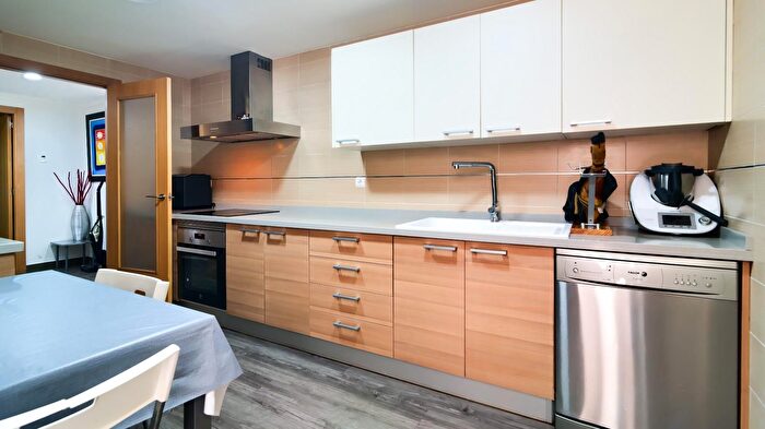 Casas en venta y pisos alquiler - 2