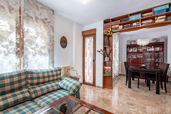 Casas en venta y pisos alquiler - 1
