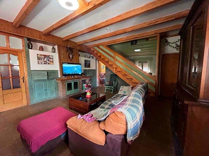Casas en venta y pisos alquiler - 1