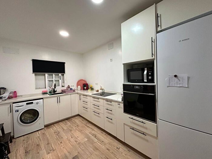 Casas en venta y pisos alquiler - 3