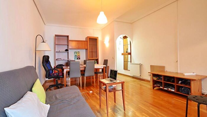 Casas en venta y pisos alquiler - 1
