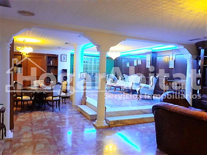 Casas en venta y pisos alquiler - 1