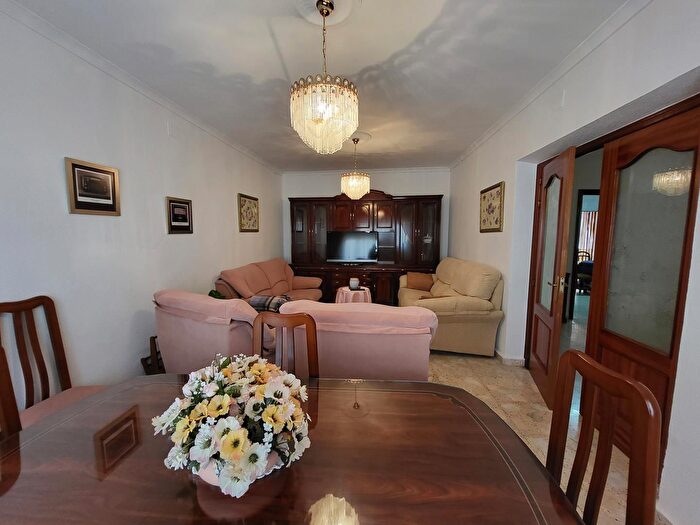 Casas en venta y pisos alquiler - 3