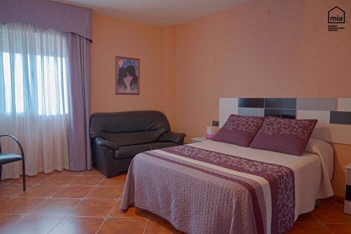 Casas en venta y pisos alquiler - 3