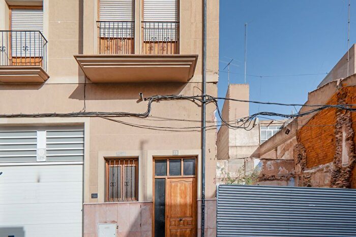 Casas en venta y pisos alquiler - 1