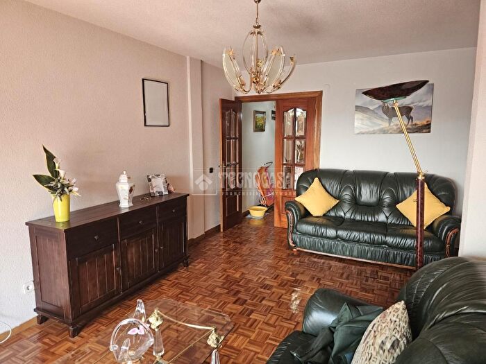 Casas en venta y pisos alquiler - 1