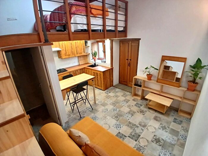 Casas en venta y pisos alquiler - 1