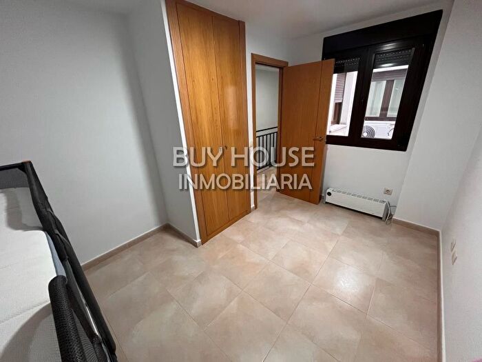 Casas en venta y pisos alquiler - 3