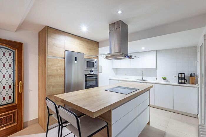 Casas en venta y pisos alquiler - 3