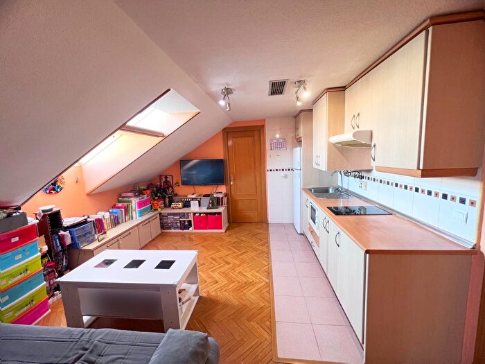 Casas en venta y pisos alquiler - 2