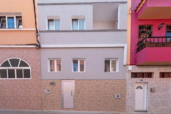 Casa en venta en Vegueta Cono Sur Tafira, Carretera Centro de 5 habitaciones