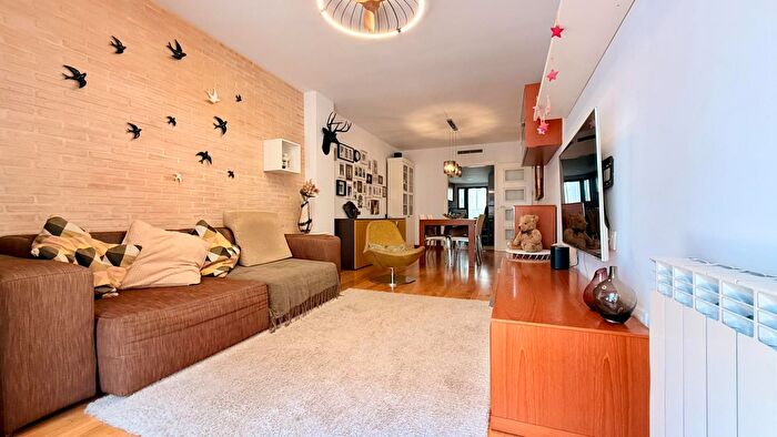 Casas en venta y pisos alquiler - 3