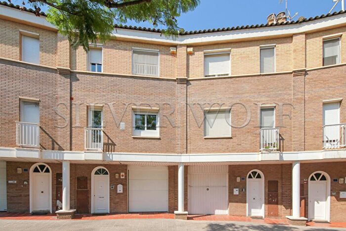 Casa en venta en Torrent Ballester, Viladecans de 4 habitaciones