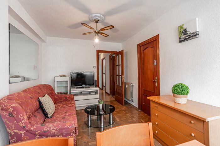 Casas en venta y pisos alquiler - 3
