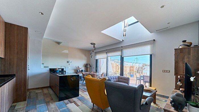 Casas en venta y pisos alquiler - 3