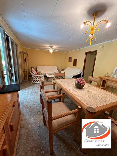 Casas en venta y pisos alquiler - 1
