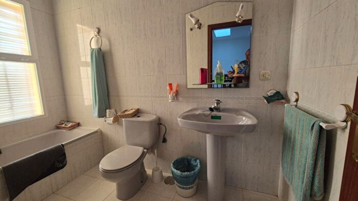 Casas en venta y pisos alquiler - 3