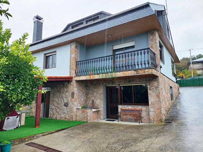 Casa en venta en Maceda, Ourense de 4 habitaciones