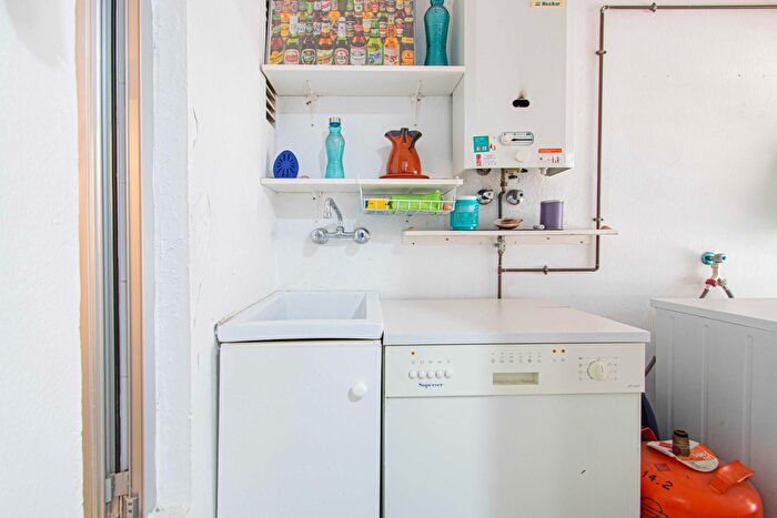 Casas en venta y pisos alquiler - 3