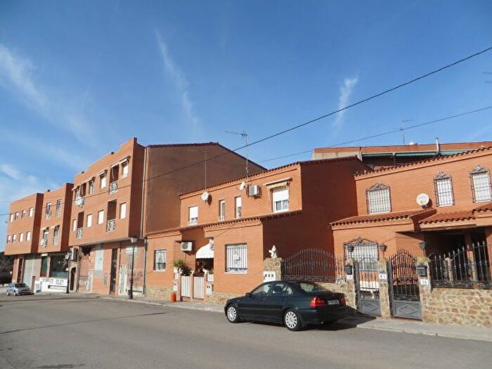 Casas en venta y pisos alquiler - 1