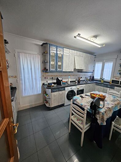 Casas en venta y pisos alquiler - 3