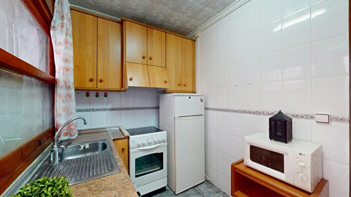 Casas en venta y pisos alquiler - 3