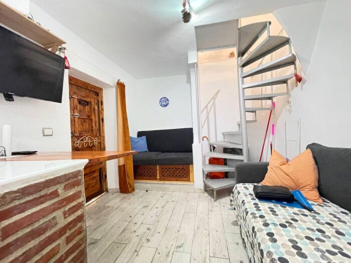 Casas en venta y pisos alquiler - 3
