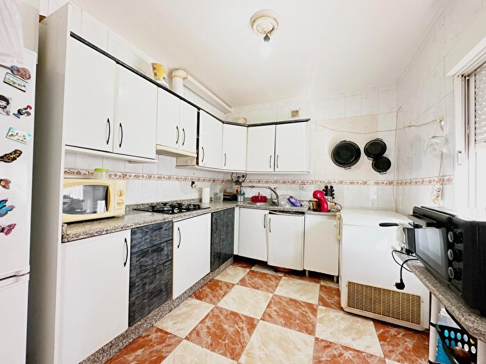 Casas en venta y pisos alquiler - 2