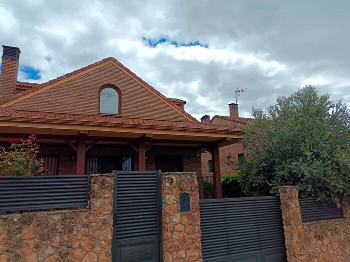 Casas en venta y pisos alquiler - 1