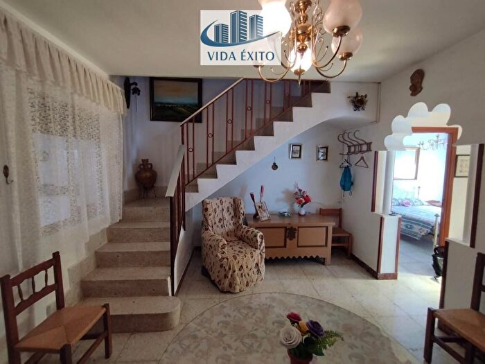 Casas en venta y pisos alquiler - 3