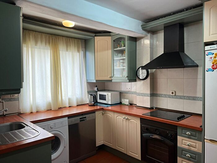 Casas en venta y pisos alquiler - 3