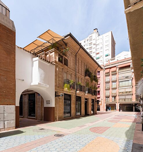 Casas en venta y pisos alquiler - 3
