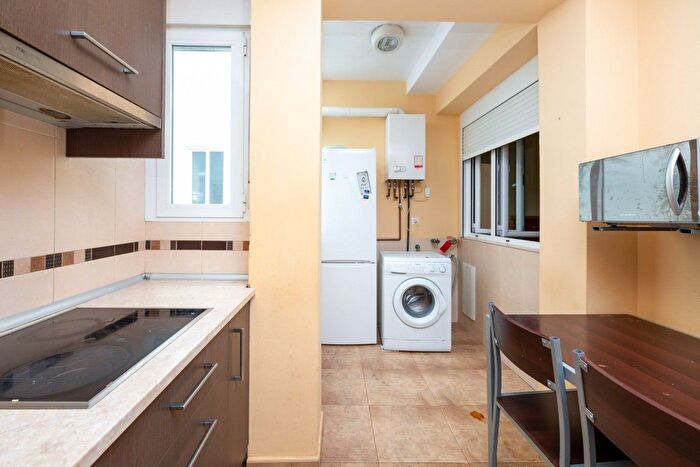 Casas en venta y pisos alquiler - 3