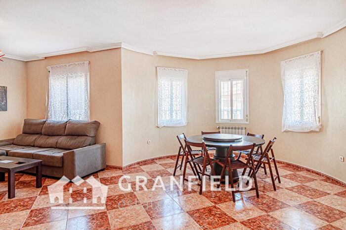 Casas en venta y pisos alquiler - 3