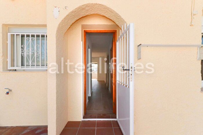 Casas en venta y pisos alquiler - 3