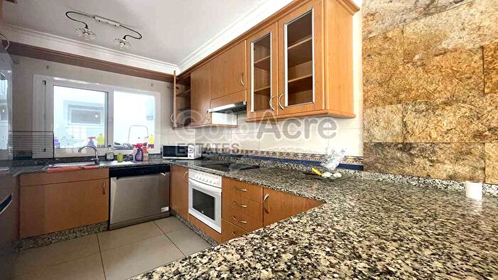 Casas en venta y pisos alquiler - 3