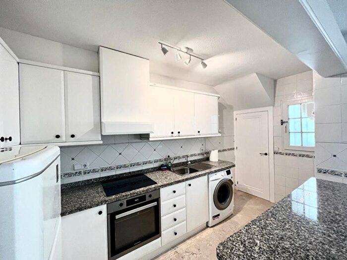 Casas en venta y pisos alquiler - 3