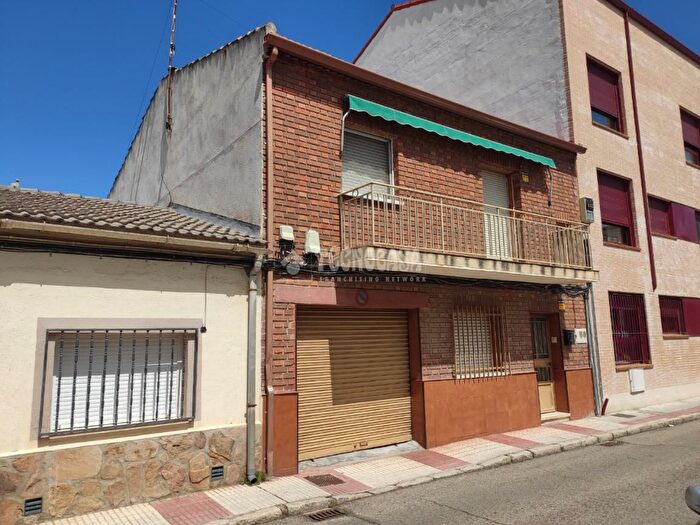 Casas en venta y pisos alquiler - 1