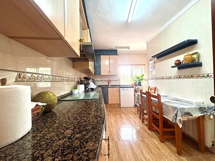 Casas en venta y pisos alquiler - 3