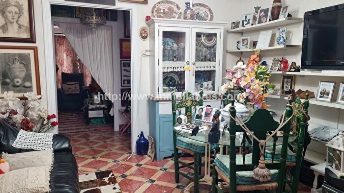 Casas en venta y pisos alquiler - 1