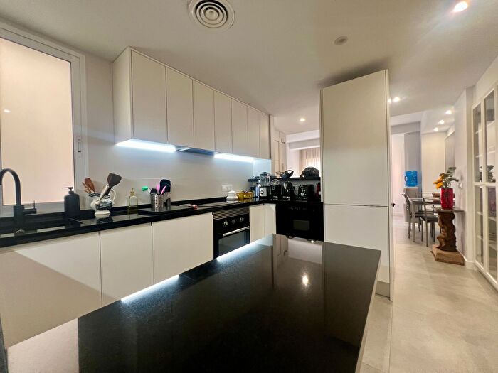 Casas en venta y pisos alquiler - 1