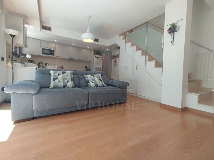 Casas en venta y pisos alquiler - 3
