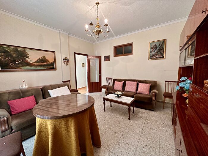 Casas en venta y pisos alquiler - 1