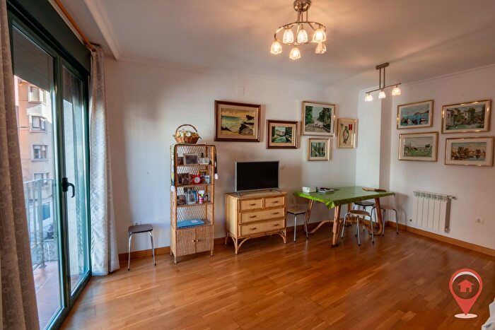 Casas en venta y pisos alquiler - 3